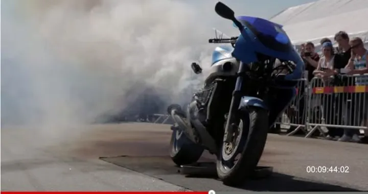 Kawasaki a tutto gas... fino a farle fondere il motore [Video]