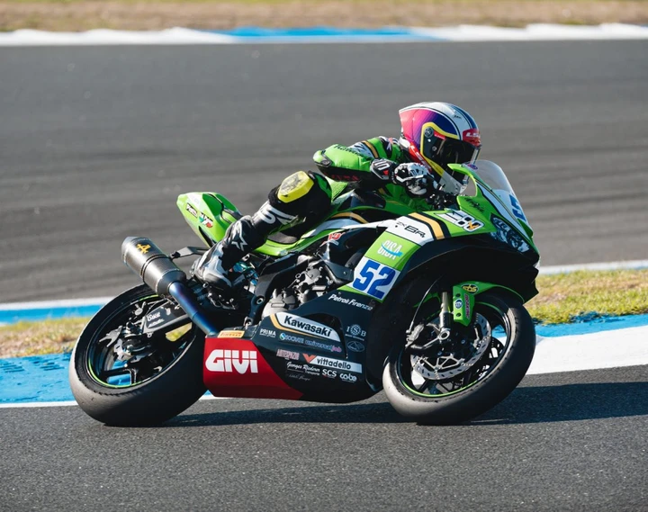 Kawasaki WorldSSP Team 2026: Alcoba e Aegerter pronti per i test di Jerez