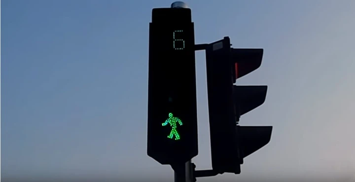 Multe: via libera ai semafori con timer