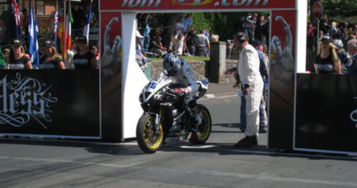 Alessio Corradi conclude alla grande il TT