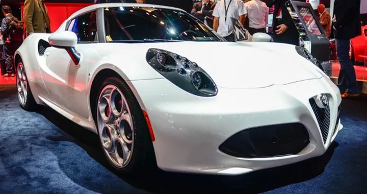 Alfa 4C: prezzi di listino aggiornati