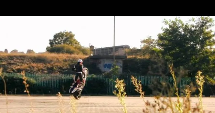 Sexy Bikers: Chesca Miles, stunt rider e modella