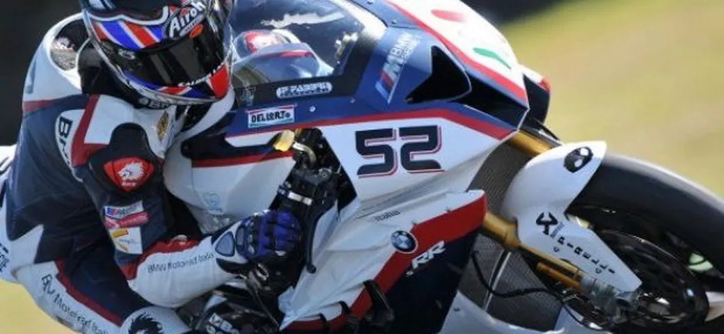 WSBK: brutta frattura al polso per James Toseland, fermo per 6 settimane