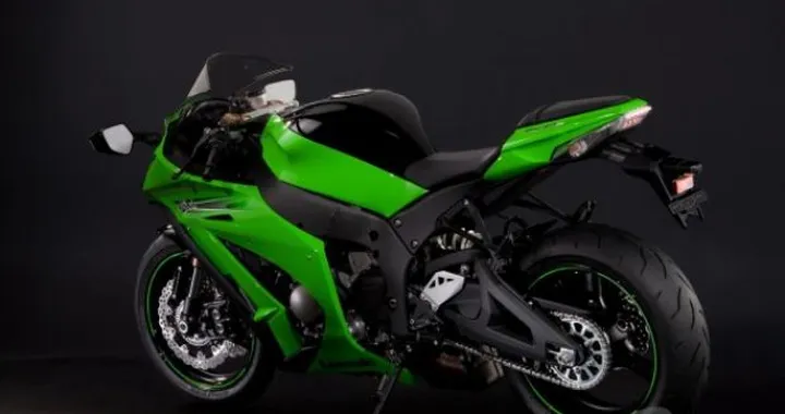 Kawasaki ZX-10R 2011: problemi meccanici ad alti regimi di rotazione, vendite sospese