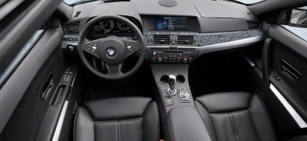 Nuova BMW Serie 5 F10: svelato l'abitacolo?