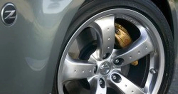 Nissan 370Z - in arrivo a parigi con 330 cavalli