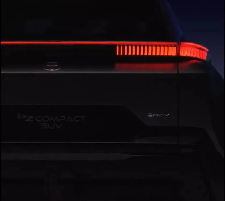 Toyota bZ Compact SUV: il teaser del crossover elettrico