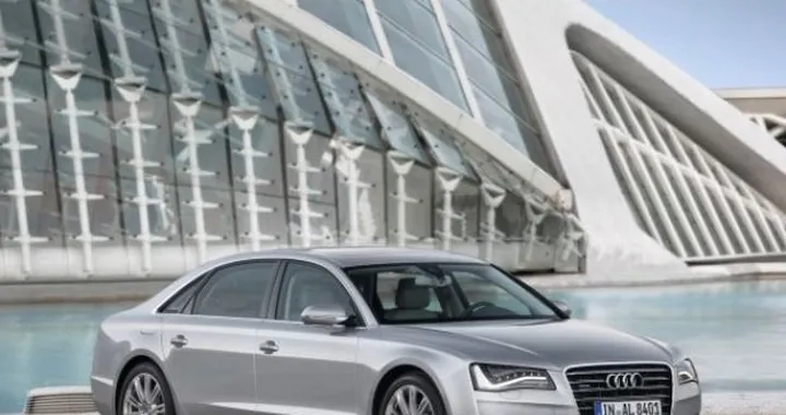 Audi A8 4.0 TFSI: arriva il V8 biturbo da 420 CV