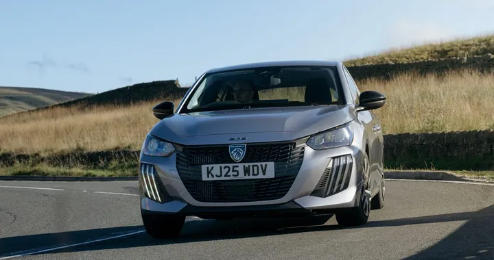 Peugeot 208 Style, col cambio manuale ha lo spirito anni '90