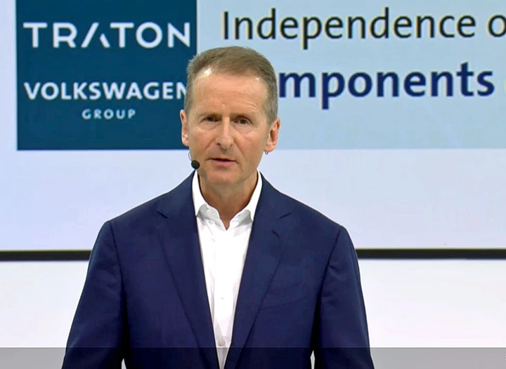 VW: il CEO Diess conferma che è impossibile dire addio alle auto termiche