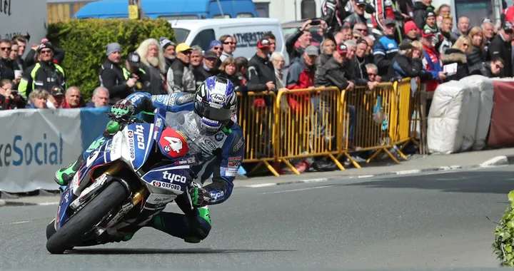 TT 2017: Superstock, di nuovo Hucthinson su Hickman