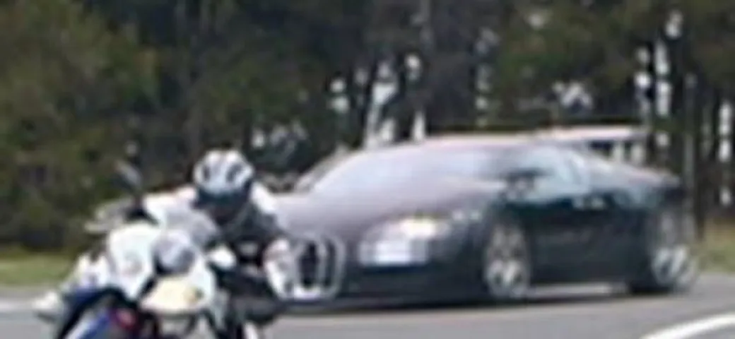 Video: BMW S1000RR vs Bugatti Veyron