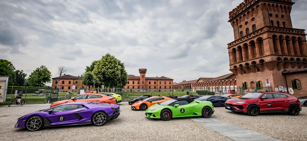 Lamborghini Esperienza Giro 2024: festa per le supercar del 