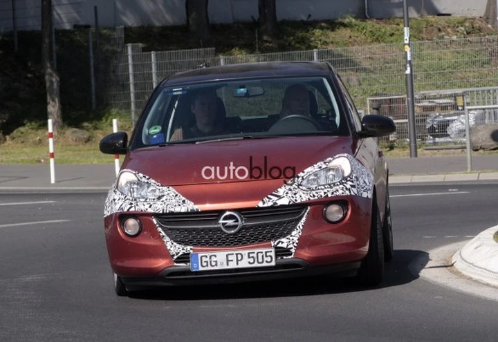 Opel Adam OPC: foto spia