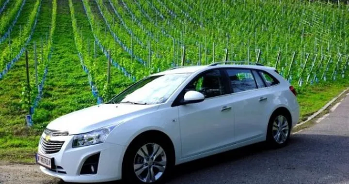 Chevrolet Cruze Station Wagon 2012: caratteristiche, prezzi e impressioni di guida