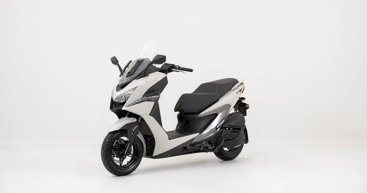 Kymco X TOWN ST 250: uno scooter GT pratico e dal carattere sportivo