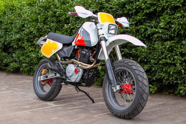 Honda FMX650 Kaze: Il ritorno della motard vintage secondo Francesco Paura