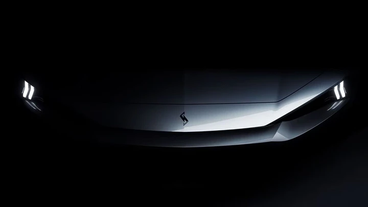 Nissan svela i primi teaser della nuova Skyline: ritorno dopo 14 anni