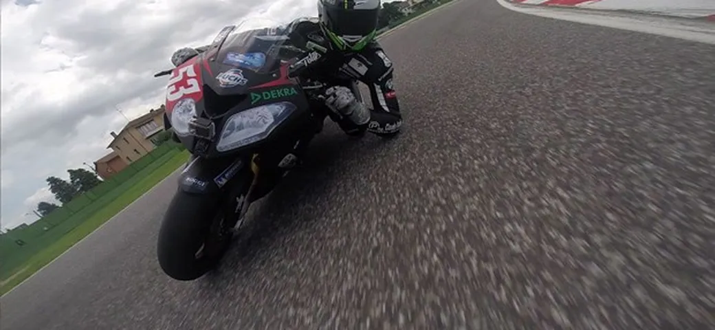 Alex Polita: gomito a terra ad Imola [Video]