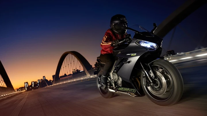 Nuova Triumph Daytona 660: il mito ritorna sul mercato