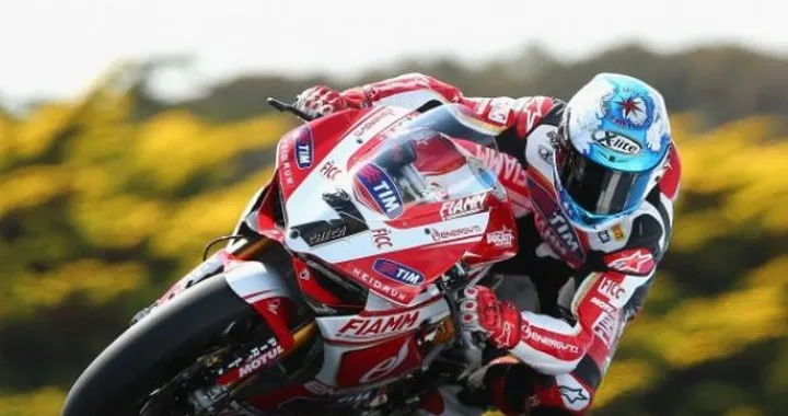 WSBK Phillip Island, Checa (Ducati) firma la prima "super" Superpole.