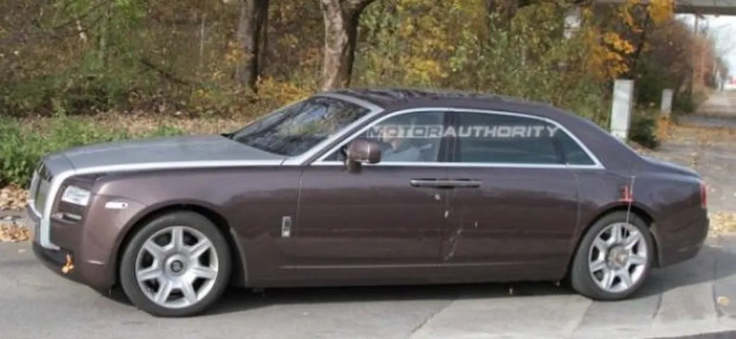 Rolls-Royce Ghost: prime foto spia della variante a passo lungo