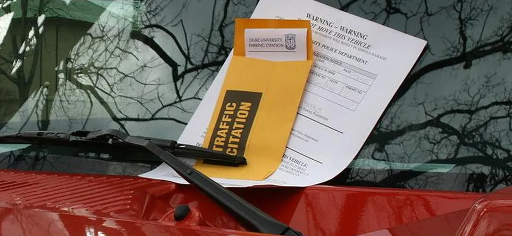 Denunciato il parcheggiatore abusivo che strappa le multe [Video]