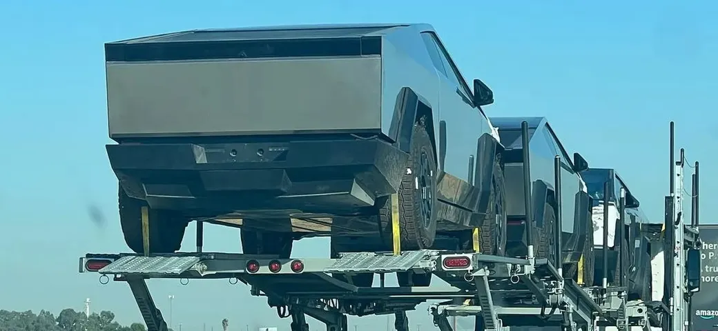 Tesla Cybertruck: si moltiplicano gli avvistamenti, debutto sempre più vicino