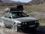 La vecchia BMW non tradisce: viaggio epico dalla Germania al Kazakistan