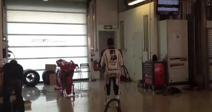 Ducati 1199 Panigale Press Test: Troy Bayliss ai box