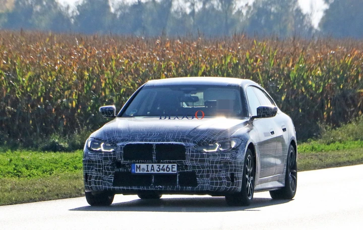 BMW i4: le foto spia della berlina elettrica
