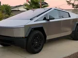 Vende Tesla Cybertruck perché non riesce a parcheggiarlo: l'assurda vicenda