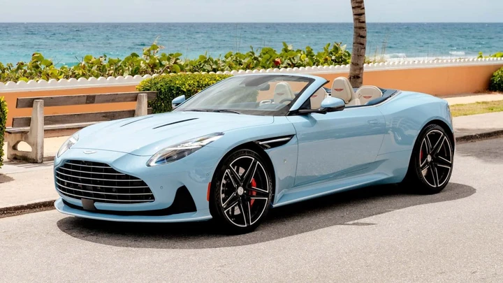 Aston Martin DB12 Volante Palm Beach Edition, esemplare unico