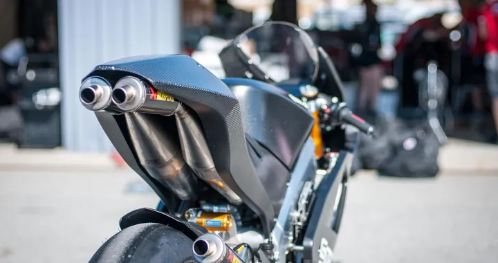 Suter MMX 500: la moto da sogno dei "duetempisti" [Foto e Video]