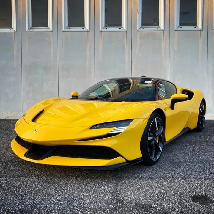 Ferrari SF90 Stradale: consegnato a Roma il primo esemplare
