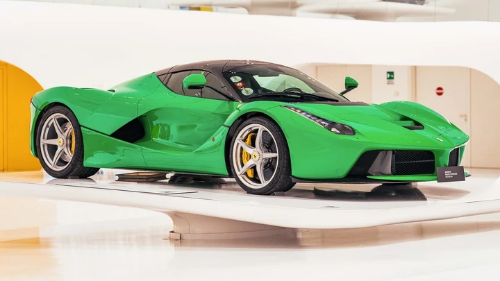 L'unica LaFerrari Signal Green al mondo torna all'asta a Monaco