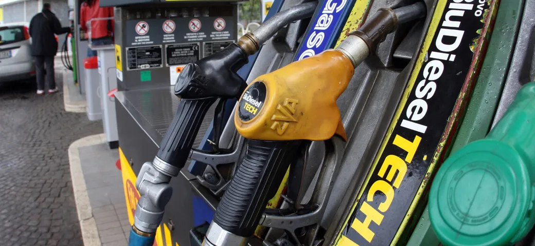 Fine della tregua, benzina e gasolio tornano a salire: le tariffe