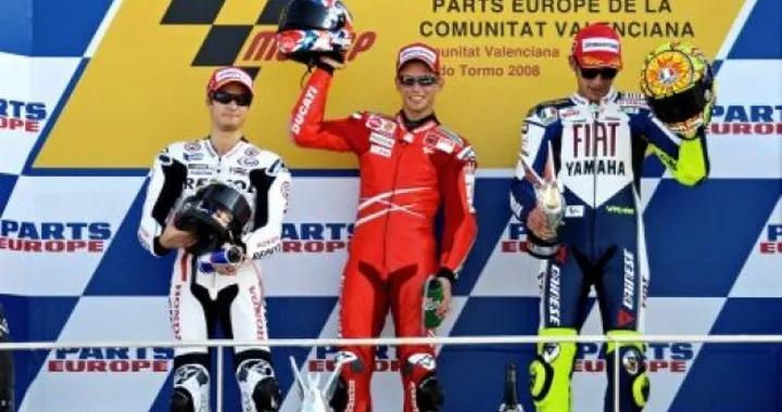 Valencia MotoGp: assolo di Stoner-Ducati davanti a Pedrosa e Rossi. Grande Dovizioso