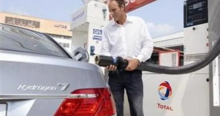 Bmw: Distributore di idrogeno a Roma