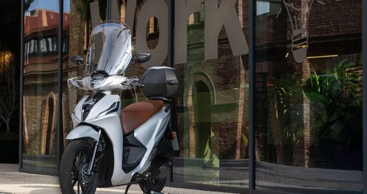 People R Hybrid: la spinta elettrica che mancava negli scooter compatti