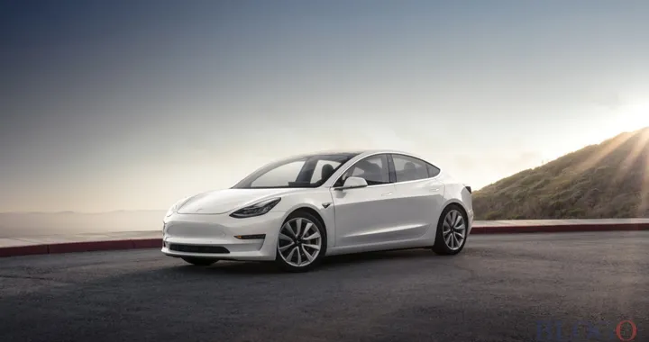 Tesla model 3: il testacoda a 220 km/h è da brividi