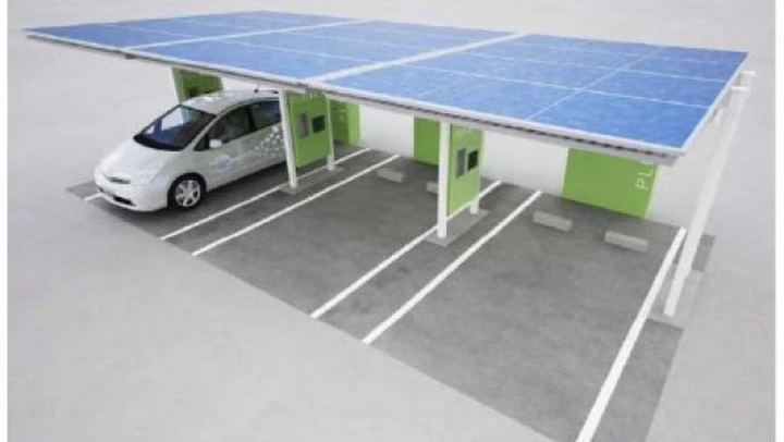 Toyota: arriva la stazione di ricarica ad energia solare per ibride ed elettriche