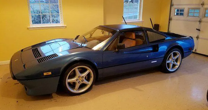 Ferrari 308 GTS con motore V12: il trapianto che divide gli appassionati