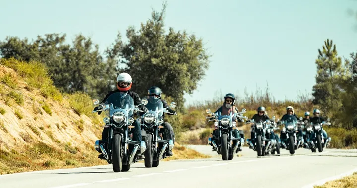 BMW "The Great Getaway" 2022: 8 giorni da sogno con la R 18
