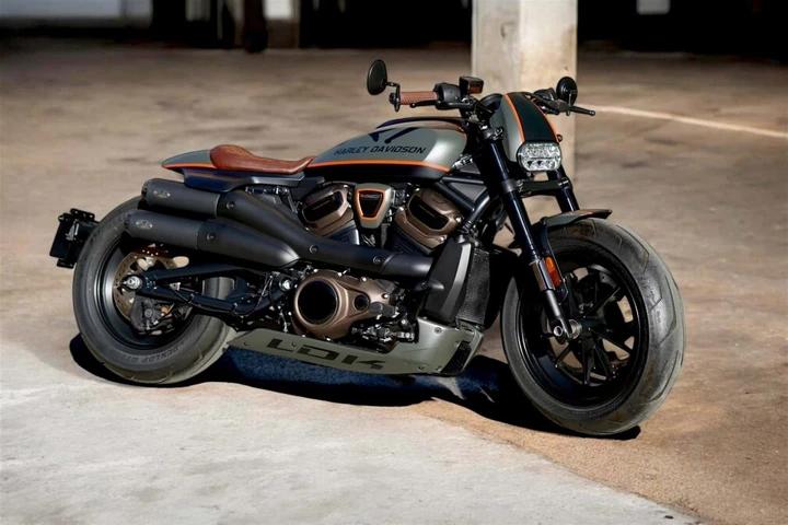 Un'Harley diventa un’opera d’arte militare, la creazione è di un vantante spagnolo