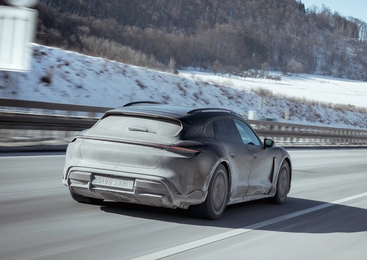 Porsche Taycan Cross Turismo: sarà svelata il 4 marzo