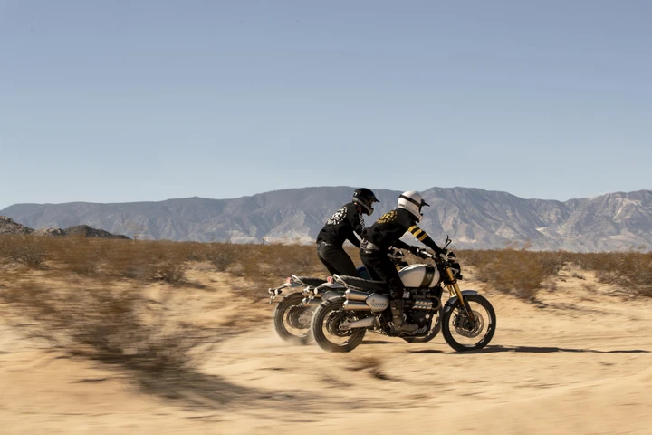 Triumph: svelate la nuove Scrambler 1200 XC e XE