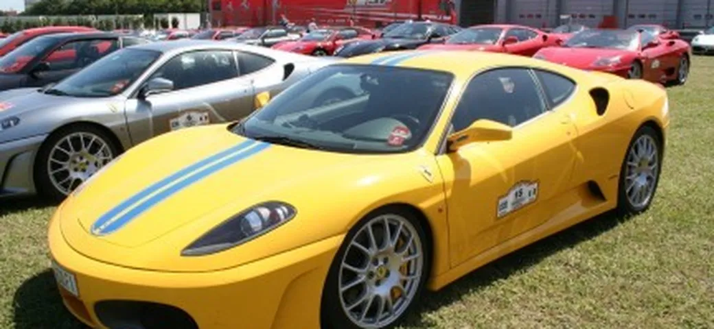 Giallo Ferrari e mini sondaggio