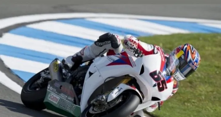 SBK, Donington Park: Johnny Rea vince Gara2. Contatto a pochi metri dal traguardo con le BMW.