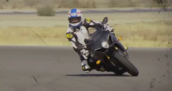 Kevin Schwantz prova la Suzuki GSX-R 1000 2017 [Video]